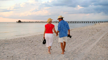 image-beach-couple