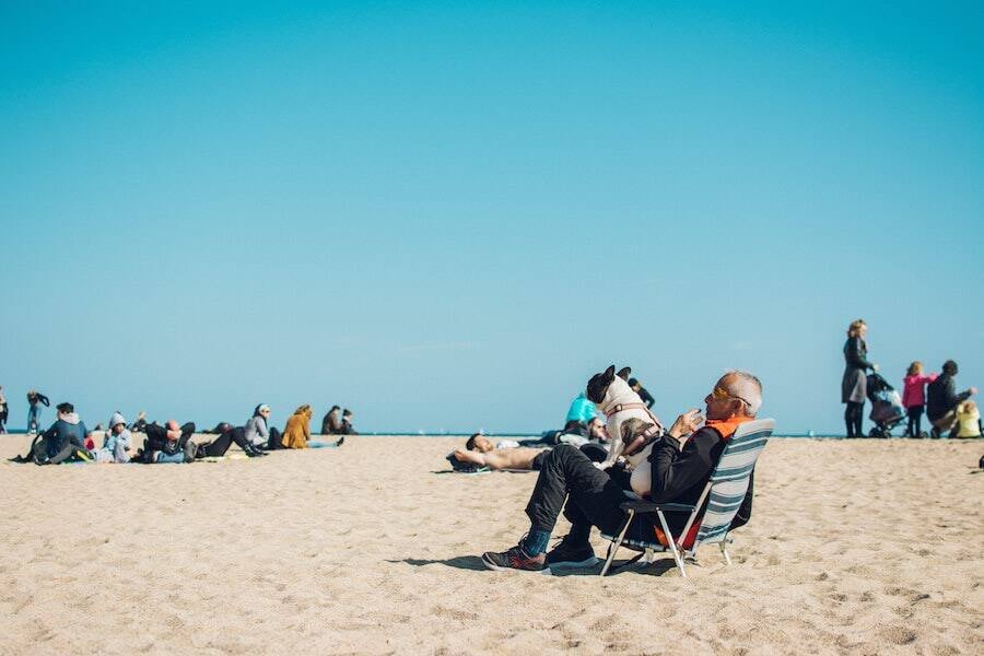 people-on-seashore-1377070