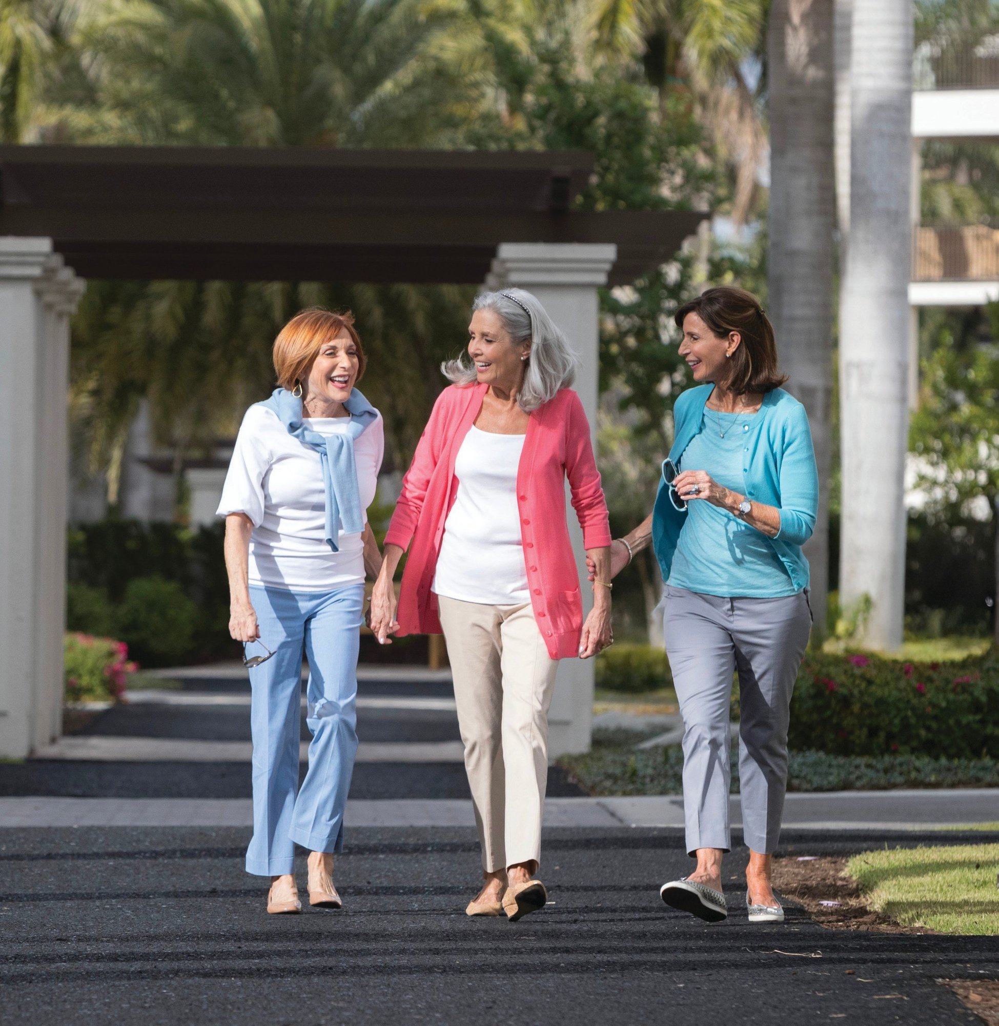 MPGO-Ladies-Walking-Architecture-Exterior-Models-Friends-275-EDIT